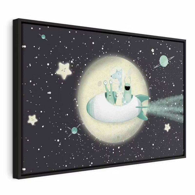 Rocket crew wide – svart ram. Små illustrerade figurer sitter vid en ljus måne bland stjärnor och planeter på mörk botten.