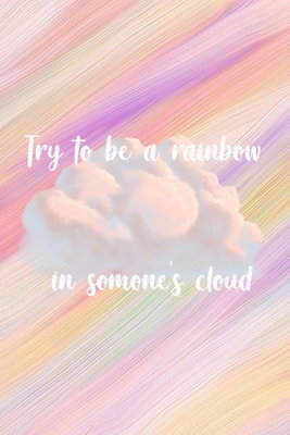 Try to be a rainbow vertical – motivvy. Diagonala regnbågsstråk i pastell möter vita moln och ett engelskt citat.