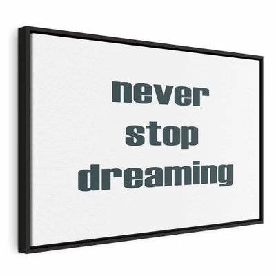 Never stop dreaming wide – svart ram. Orden never stop dreaming står i mörk, kraftig typografi på en vit bakgrund.