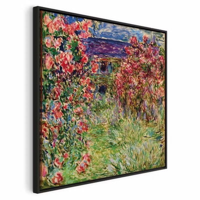 Claude monet la maison dans – svart ram. En smal gräsgång leder mellan täta rosa, röda och vita blommor mot ett hus under en blåtonad himmel.