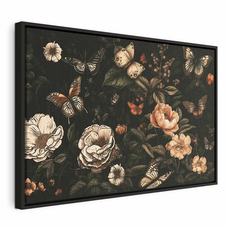 Rustic garden – svart ram. Ljusa och orange blommor, fjärilar och tunna växtdetaljer fyller en mörk, botanisk bildyta.