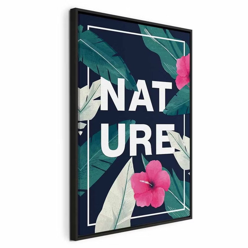 Nature vertical – svart ram. Stora mörkgröna blad och rosa blommor omger vita bokstäver med ordet NATURE.