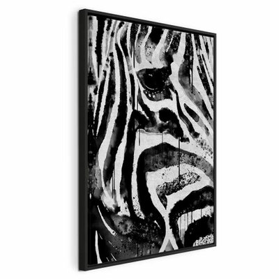 Striped nature vertical – svart ram. En zebras öga och svartvita ansiktsränder fyller bildytan i en tät närbild.