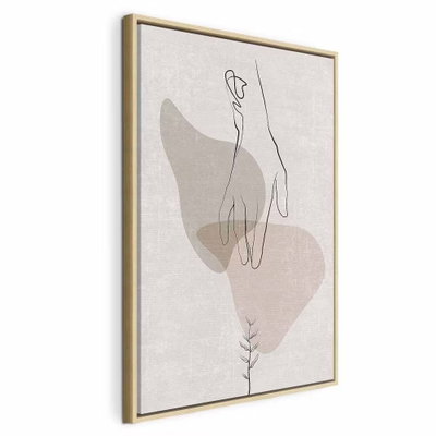 Delicate touch vertical – naturfärgad ram. Två skira handkonturer sträcker sig lodrätt över dämpat rosa, olivgrå och beige former på en ljus botten.