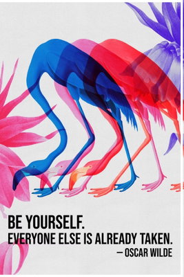 Colorful flamingos – motivvy. Rosa, blå och röda flamingoliknande fåglar böjer långa halsar över det engelska citatet Be yourself.