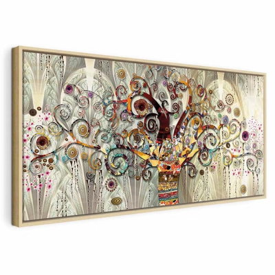 Tree of life narrow – naturfärgad ram. Ett träd med färgrika, spiralformade grenar breder ut sig över en ljus bakgrund med gyllene toner.