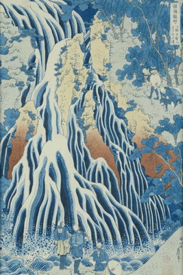 Hokusai katsushika kirifuri – motivvy. Tunnt tecknade ljusa vattenströmmar faller mellan blå klippformer och små orange träd.