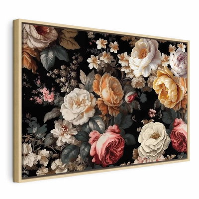 Colourful flowers on a black – naturfärgad ram. Vita, crèmefärgade, rosa och gulorange rosor med mörkgröna blad bildar ett tätt mönster mot svart.