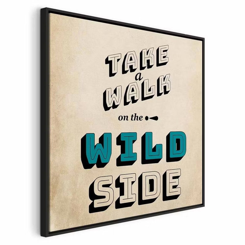 Take walk on the wild side – svart ram. Svarta och vita bokstäver bildar ett citat på beige botten, med ordet WILD markerat i turkost.