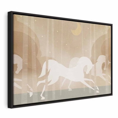 Moon horses horses galloping – svart ram. Vita hästsilhuetter springer genom en stiliserad skog med ljusa stammar och en månskära på beige botten.