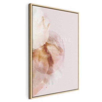Love yourself vertical – naturfärgad ram. Blekt rosa och bruna, genomskinligt återgivna former möter liten vit typografi på en ljus botten.