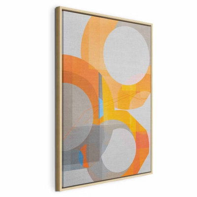 Multicolour vertical – naturfärgad ram. Stora ljusgrå cirklar möter breda orange och gula band i en lodrät geometrisk komposition.