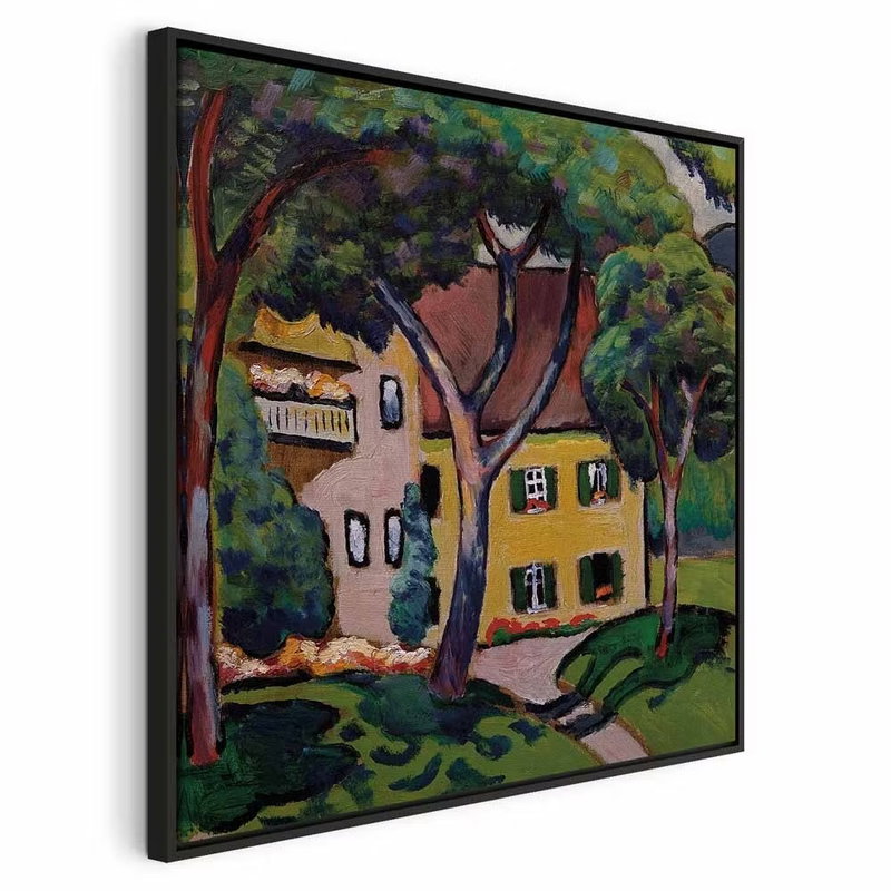 August macke staudacherhaus – svart ram. Ett ljust och ett gulgrönt hus med röda tak ligger tätt bakom mörka träd och rundad växtlighet.
