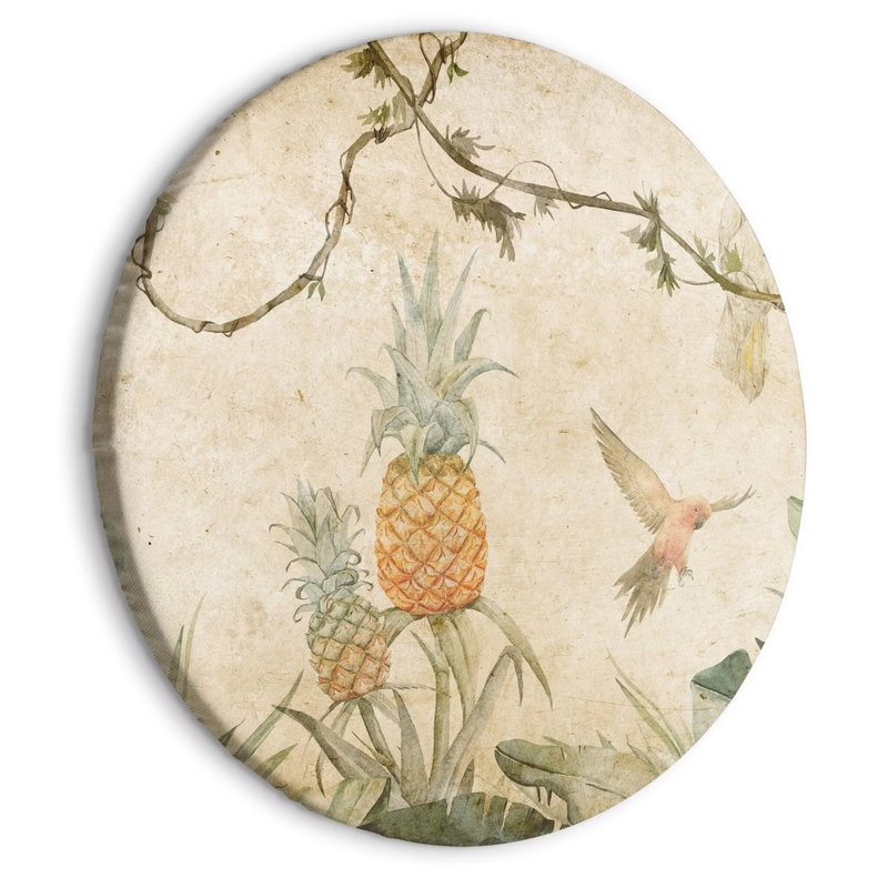 Rund motivvy för Tropics in muted colors: En ananas och en fågel omges av grenar och tropiska blad mot en ljus botten.