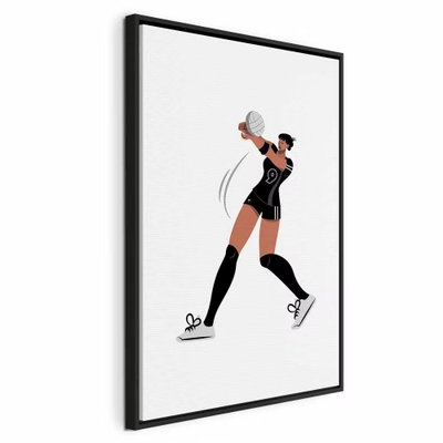 Female volleyball player – svart ram. En kvinna i svart idrottsdräkt sträcker armarna mot en rund boll mot en vit, avskalad bakgrund.
