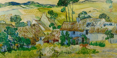 Vincent van gogh farms near – motivvy. Ljusa byhus möter gröna och gyllene fält i en bred, målad landskapsvy.