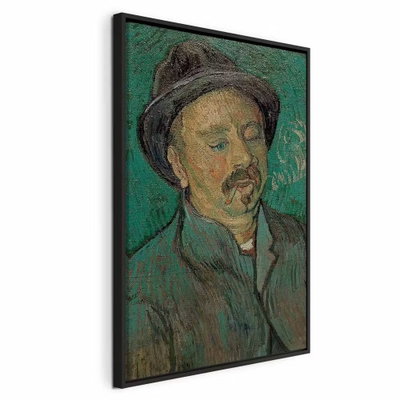 Vincent van gogh portrait of – svart ram. Ett målat porträtt av en man med hatt och mustasch framträder mot en grön bakgrund.