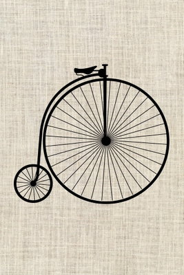 Vintage bicycle vertical – motivvy. En svart höghjuling tecknar sig mot en beige bakgrund med tryckt textilliknande struktur.