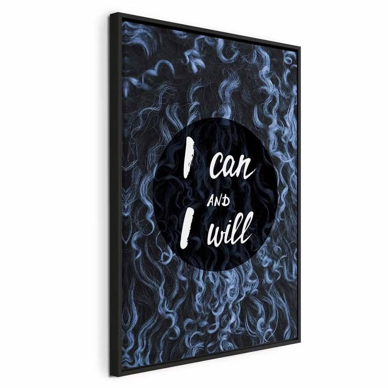 I can and i will vertical – svart ram. Texten I can and I will står i vitt inom ett mörkt runt fält över blå, rökformade linjer.