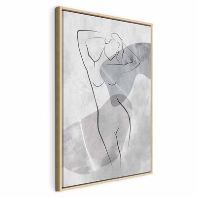 Resting muse vertical – naturfärgad ram. En stående kvinnlig figur med lyfta armar tecknas i tunna svarta linjer över mjuka grå fält.
