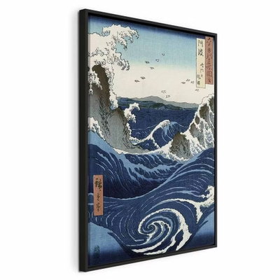 Utagawa hiroshige view of – svart ram. Blå vågor och virvlande vatten möter klippor i en japansk landskapsbild med tydliga linjer.