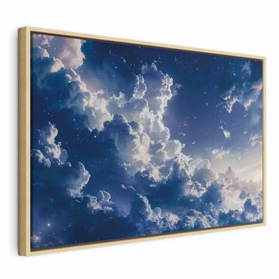 Starry clouds and delicate – naturfärgad ram. Små vita moln sprider sig över en djupblå himmel med ljusare skiftningar i bilden.