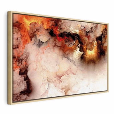 Volcanic abstraction wide – naturfärgad ram. Molnliknande fält i svart och rostbrunt möter crèmefärgade och vita stråk i en abstrakt komposition.