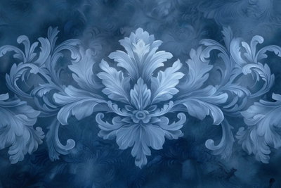 Ornament in blue and cool – motivvy. Ett stort, ljust blått blomornament breder ut sig över en mörkblå bakgrund.