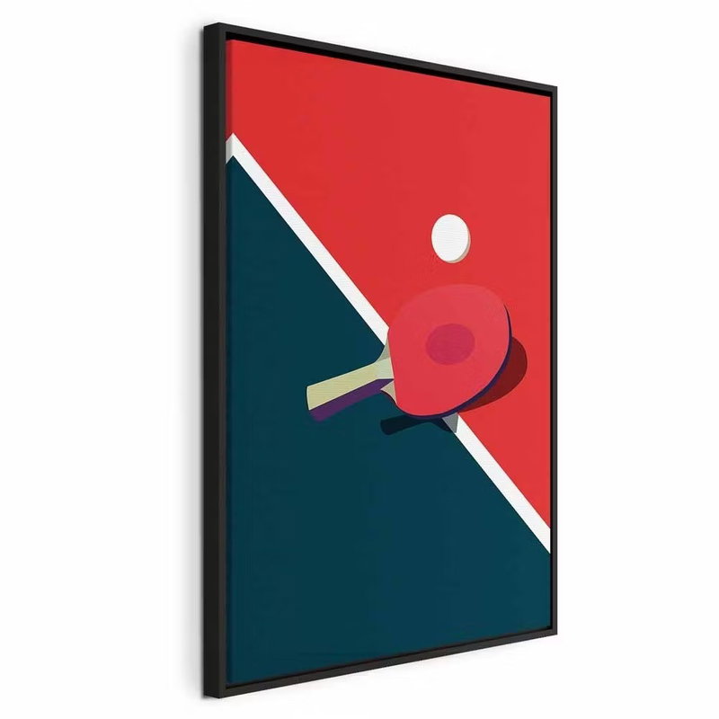 Table tennis racket and ball – svart ram. Ett rött bordtennisracket och en vit boll möter sneda färgfält i rött och mörkt blågrönt.