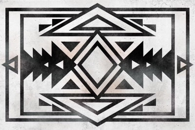 Ethnic pattern wide – motivvy. Svarta trianglar, romber och kantiga linjer bygger ett symmetriskt mönster på en ljusgrå botten.