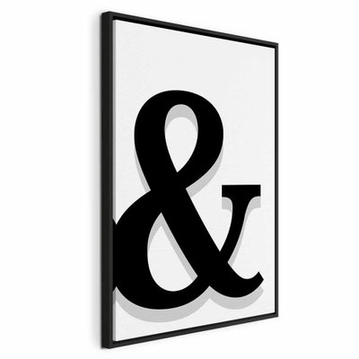Decorative letter vertical – svart ram. Ett kraftigt svart &-tecken med en ljusgrå skugga fyller en ren, vit och stående bildyta.