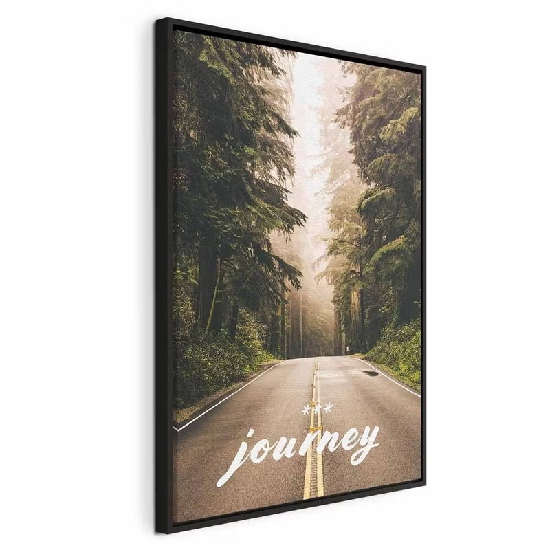 Journey into the unknown – svart ram. En väg leder mellan höga mörka barrträd mot ljust dis, med en vit textdetalj nedtill.