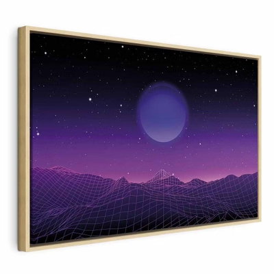 Futuristic landscape wide – naturfärgad ram. Ett rutnätsmönstrat bergslandskap ligger under en lila planet och små stjärnor på mörk himmel.