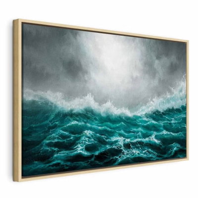 Restless ocean wide – naturfärgad ram. Höga turkosa vågor och vitt skum breder ut sig under en mörk, grå molnhimmel.