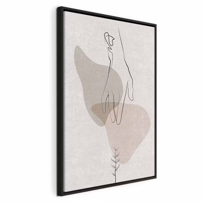 Delicate touch vertical – svart ram. Två skira handkonturer sträcker sig lodrätt över dämpat rosa, olivgrå och beige former på en ljus botten.