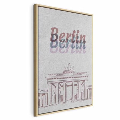 Berlin in watercolours – naturfärgad ram. Ordet Berlin upprepas i dämpade färger ovan en tunntecknad portbyggnad på en ljus yta.