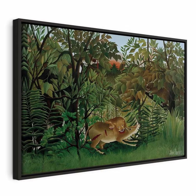 Henri rousseau le lion ayant – svart ram. Ett lejon böjer sig över ett annat djur i en tät grön djungel med stora blad och slingrande växtlighet.