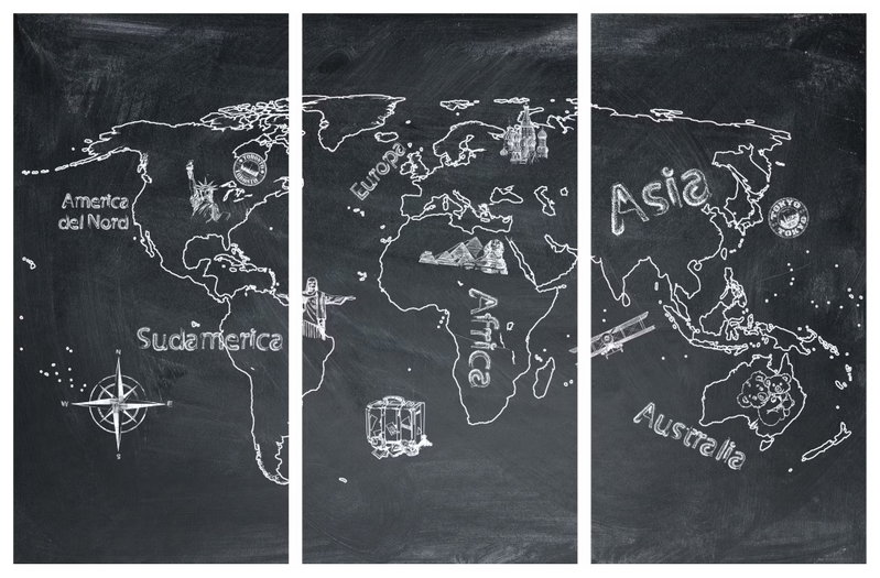 Geography lesson: Vita kartkonturer, kompassros och handskriftsliknande texter breder ut sig över tre svarta bildfält.