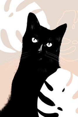 Cat in monsteras vertical – motivvy. En svart katt med ljusa ögon tittar fram mellan stora crèmefärgade blad på rosa och beige botten.
