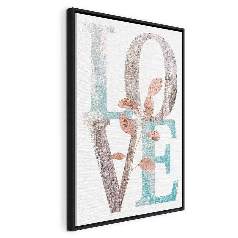 Flourishing letters vertical – svart ram. Bokstäverna i LOVE återges i blekt turkost och gråbrunt med en liten rosa växtkvist på vitt.