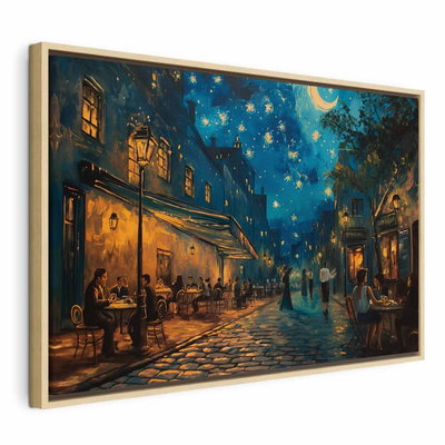 Paris street a painting – naturfärgad ram. Små gestalter och uteserveringar samlas på en stenlagd gata med varma fönsterljus under stjärnhimmel.