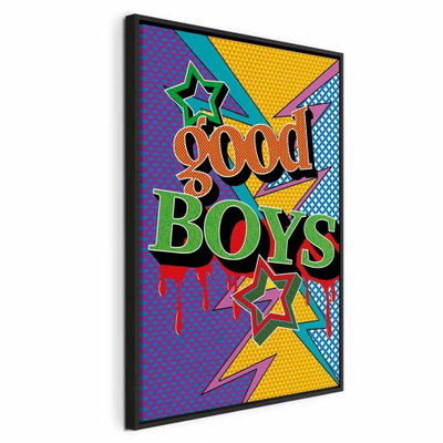 Good boys vertical – svart ram. Orden GOOD BOYS står i klara färger över stjärnor, prickar och vinklade serieinspirerade fält.