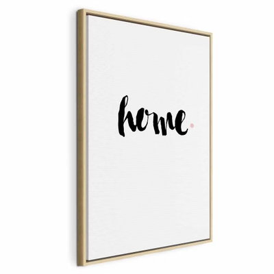 Home and dot vertical – naturfärgad ram. Det handskriftsliknande svarta ordet home följs av en liten rosa prick på en stor vit yta.