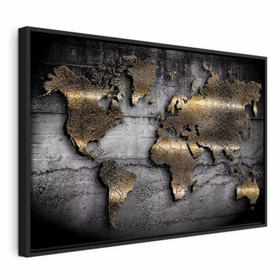 Jewels of the world wide – svart ram. Mörkt guldfärgade kontinenter med målat djup ligger över en grå, sprucken stenliknande bakgrund.