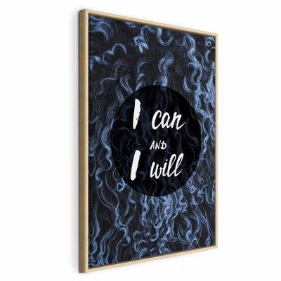 I can and i will vertical – naturfärgad ram. Texten I can and I will står i vitt inom ett mörkt runt fält över blå, rökformade linjer.