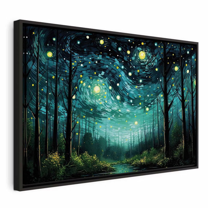 Starry night a contemporary – svart ram. Mörka trädstammar ramar in en blågrön natthimmel med många små gulaktiga ljuspunkter.