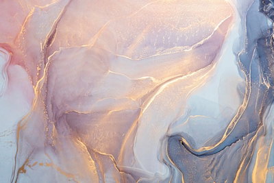 Pink and blue marble – motivvy. Mjuka rosa, vita och blå färgskikt möter tunna guldfärgade ådringar i ett tryckt marmormotiv.
