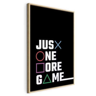 Binge gaming – naturfärgad ram. Texten JUST ONE MORE GAME återges i vitt tillsammans med små färgade spelkontrollsymboler mot svart.
