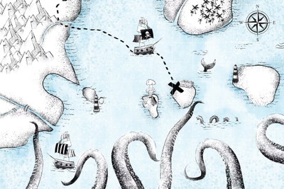 Treasure map wide – motivvy. Två segelfartyg, öar, en kompassros och en skattkista ligger på en ljusblå, rutad karta. Stora slingrande tentakler och små havsdetaljer ger illustrationen ett fantasifullt uttryck.