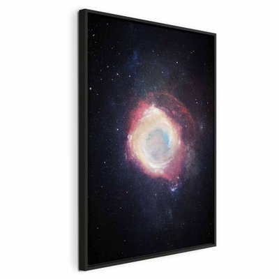 Galactic explosion vertical – svart ram. En ringformad galax glöder i vitt, gult och rosa bland små stjärnor på en djupblåsvart himmel.